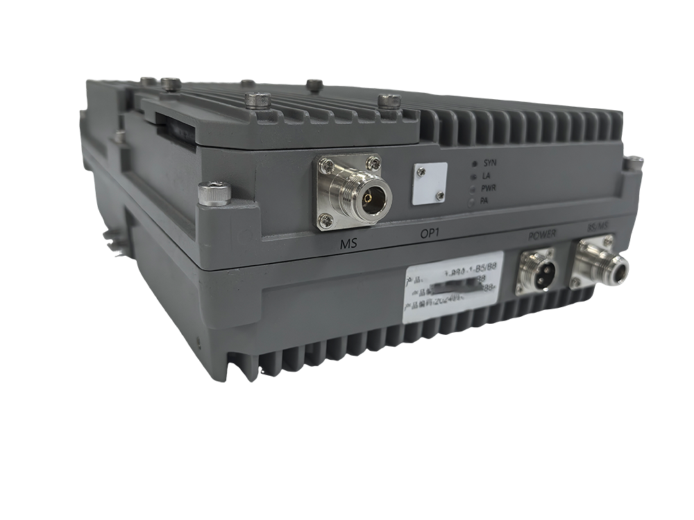  新巴尔虎右三频手机信号接收器2000㎡